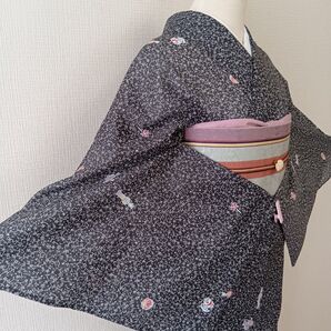 黒系 花唐草・人形・鞠・玩具等 小紋 絽・夏物・単衣 化繊