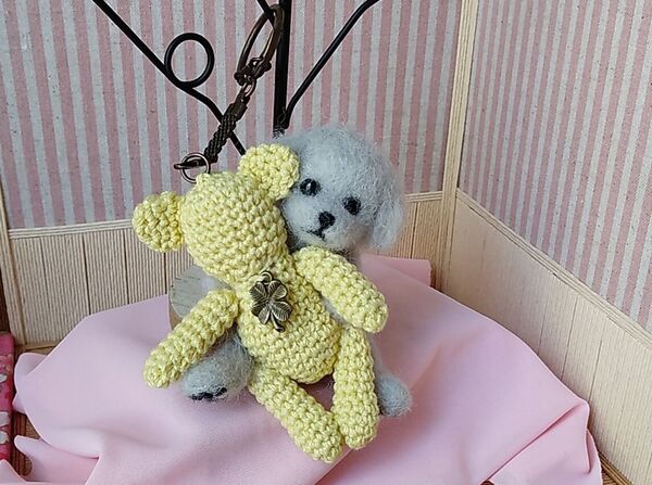 羊毛フェルト あみぐるみ トイプードル キーホルダー
