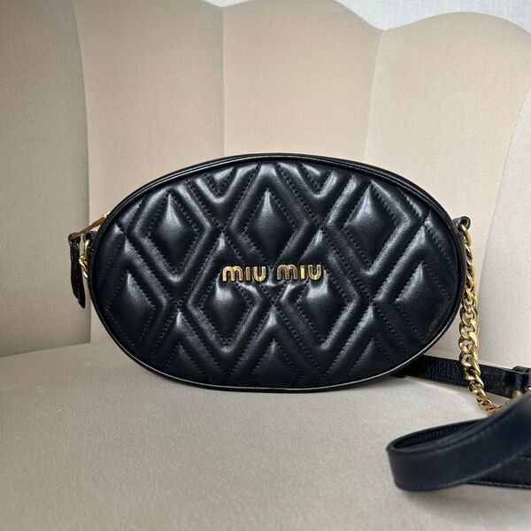 Miu Miu ミュウミュウ マトラッセ ショルダーバッグ ブラック