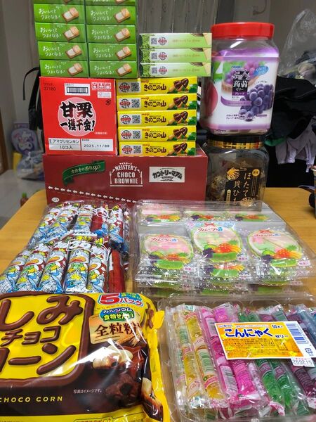 お菓子 まとめ売り〜!!ファンタ2リットル2本付き!グレープ、オレンジ、