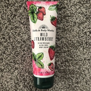 バス＆ボディワークス　Bath & Bodyworks　★　 ワイルドストロベリー　　ボディクリーム 　★　新品 