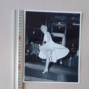 マリリン・モンロー、お熱いのがお好き 写真ポスター 25*20㎝