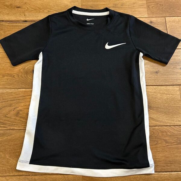 NIKE ナイキTシャツ 黒 スポーツウェア サッカー フットサル スポーツ キッズ 140
