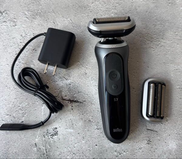 BRAUN ブラウン 電気シェーバー 密着シリーズ7 2023年製