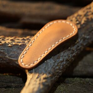 栃木レザー社 ヌメ革使用 ハンドメイド レザーぱっちんピン