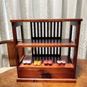 ミニチュア 飾り棚 木製有田焼ミニこっぽり、下駄、草履付き