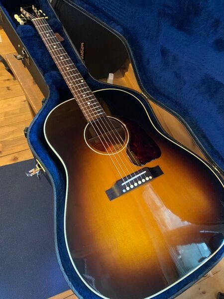 Gibson Early J-45 vs 1999年製 26year's old