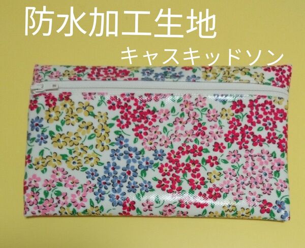 3★フラットポーチ【通帳ケース、小物入れ、ペンケース、化粧ポーチ】★防水加工生地 ハンドメイド