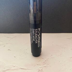 MAC スタジオフィクスオールオーバーフェスペン コンシーラー NC20