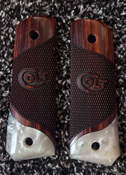 アルタモント GM-1911チェッカーロゴ入 パールインレイ木製グリップ ガバメント