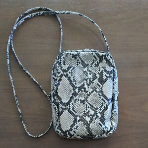 GU パイソン柄 ミニショルダーバッグ ポシェット 斜めがけ コンパクト