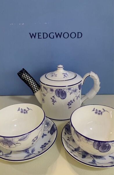 【新品】WEDGWOOD ブループラム ティーポット+カップ&ソー サーペアセット