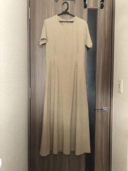 ベージュ 半袖 ロングワンピースF