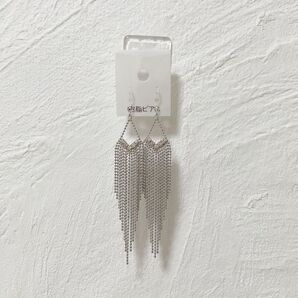 揺れるチェーンピアス シルバー ストーン