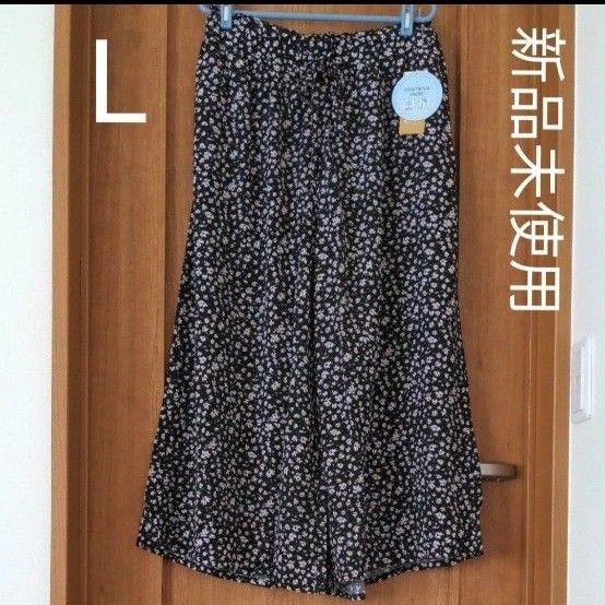 ベルーナ【新品未使用】レーヨン素材 プリント ワイドパンツ Lサイズ 黒系小花柄 ウエストゴム 接触冷感