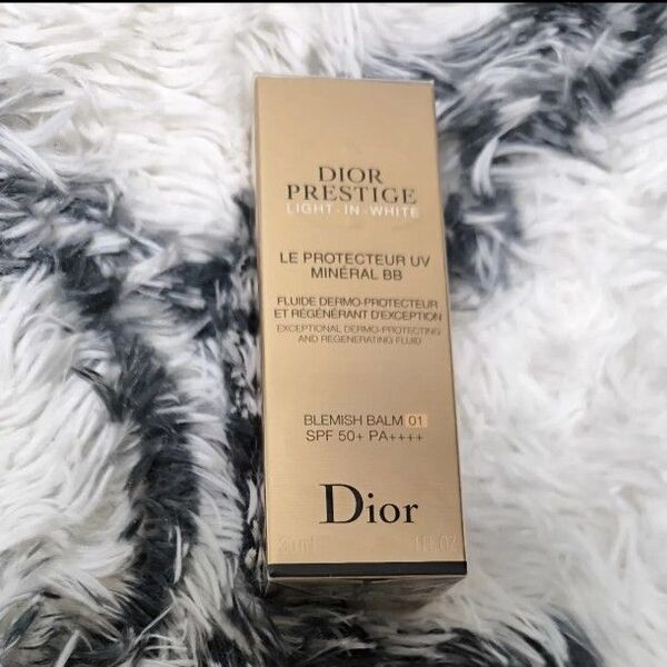 Dior PRESTIGE ル プロテクタ UV ミネラルBB 01
