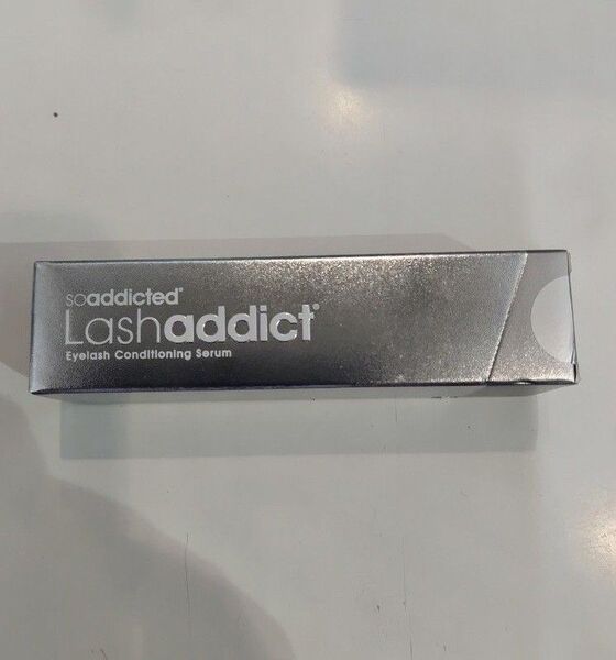 新品 ラッシュアディクト まつ毛美容液 5ml 匿名配送 即購入可 定価11.000円 Lashaddict