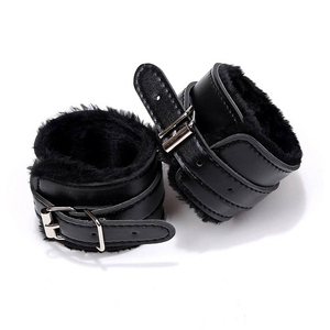  fur attaching bo vintage leather hand cuffs belt type black 