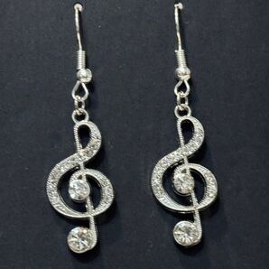 ト音記号の可愛いピアス アクセサリー