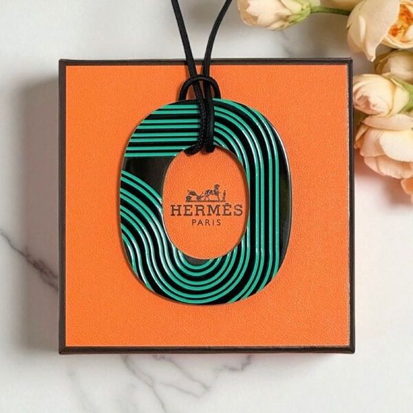 エルメス イスム ポップ バッファローホーン ネックレス グリーン ブラック アクセサリー HERMES