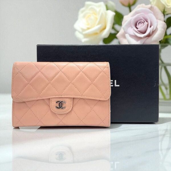 シャネル ミディアムウォレット 財布 マトラッセ ピンクベージュ シルバー レザー ラムスキン ココマーク CHANEL