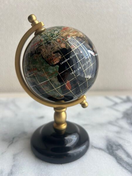 天然石使用 ミニ地球儀 宝石細工 ゴールド支柱 インテリアに