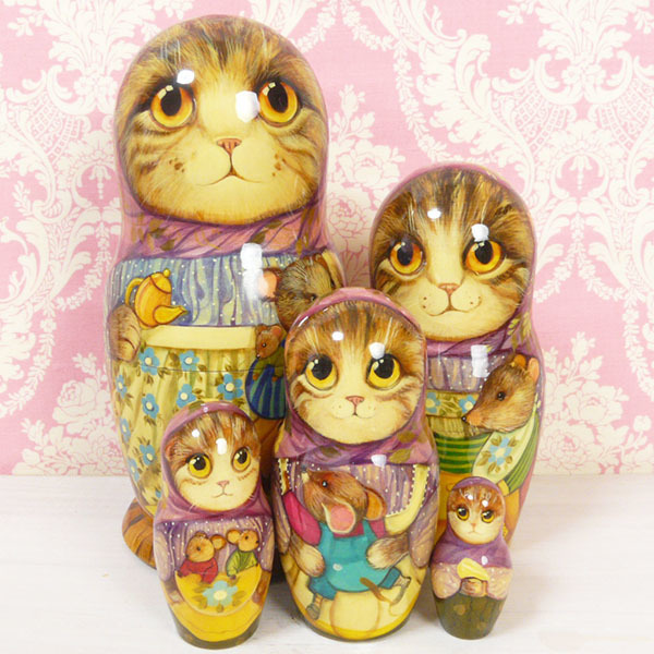 猫のクラシカルマトリョーシカ (ブラウン ロシア)