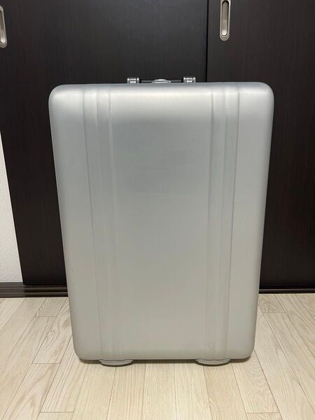 ゼロハリバートン ZERO HALLIBURTON シルバー スーツケース アルミ製 ZR26 6輪 美品