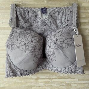 C70M」トリンプ 美しいシルエット 花柄刺繍 すっきりスムース ブラ&ショーツ