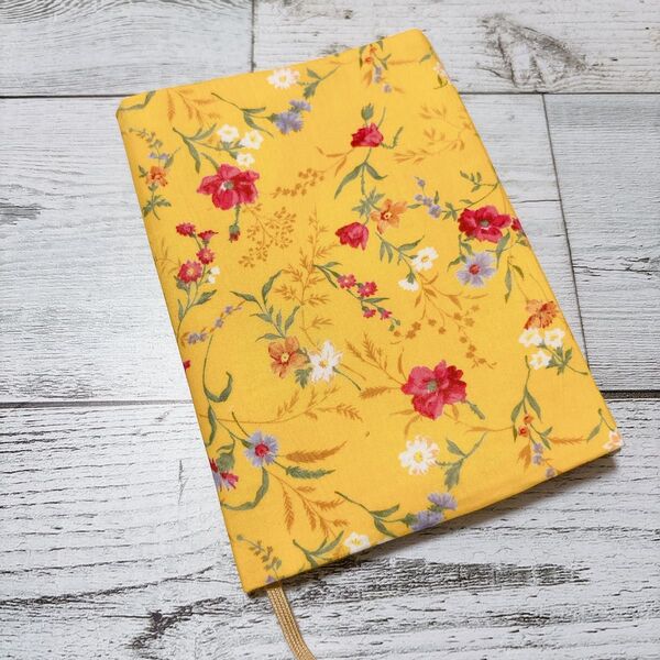 ブックカバー 文庫本サイズ しおり付き ハンドメイド ②花柄イエロー