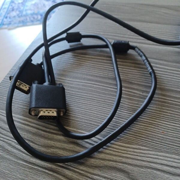 VGA to DVI-D変換アダプタ