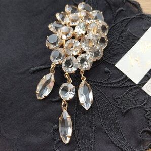 ラインストーン ブローチ