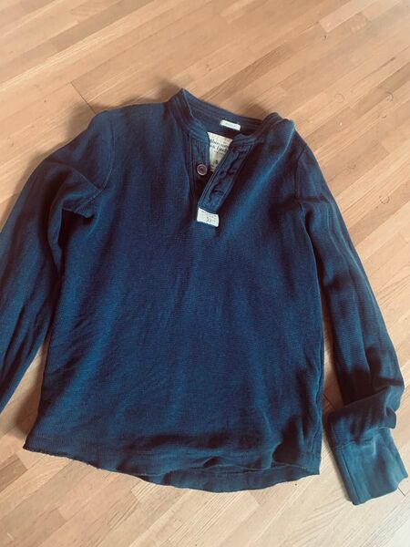 ★Abercrombie & Fitch ヘンリーネック長袖Tシャツ ネイビー S