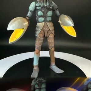 S.H.Figuarts バルタン星人 侵略者を撃てVer. 発光改造