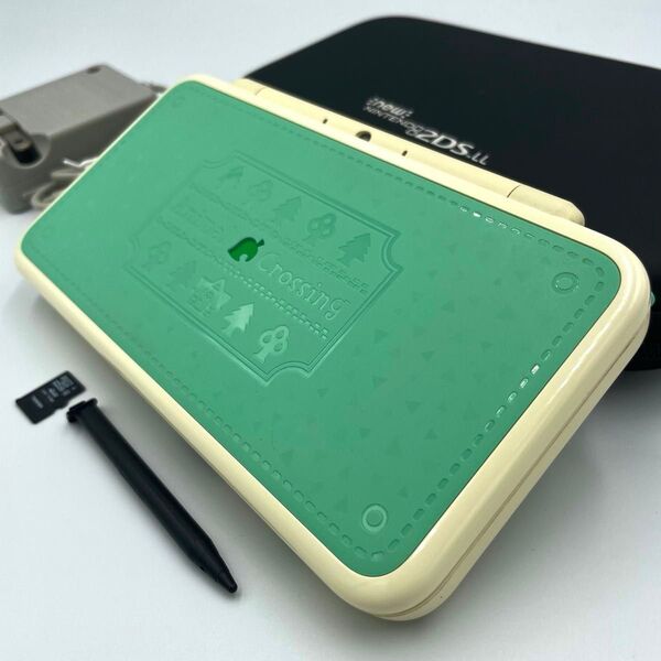【極美品】New 2DS LL 3DS どうぶつの森 コラボ 充電器新品 microSD タッチペン ハードケース付き 画面極美品