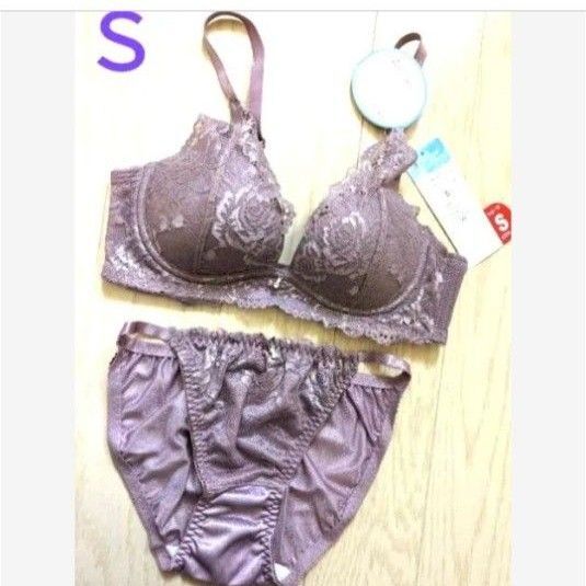 S★セクシーレース★底厚カップ★リフトアップノンワイヤーブラジャーショーツセット