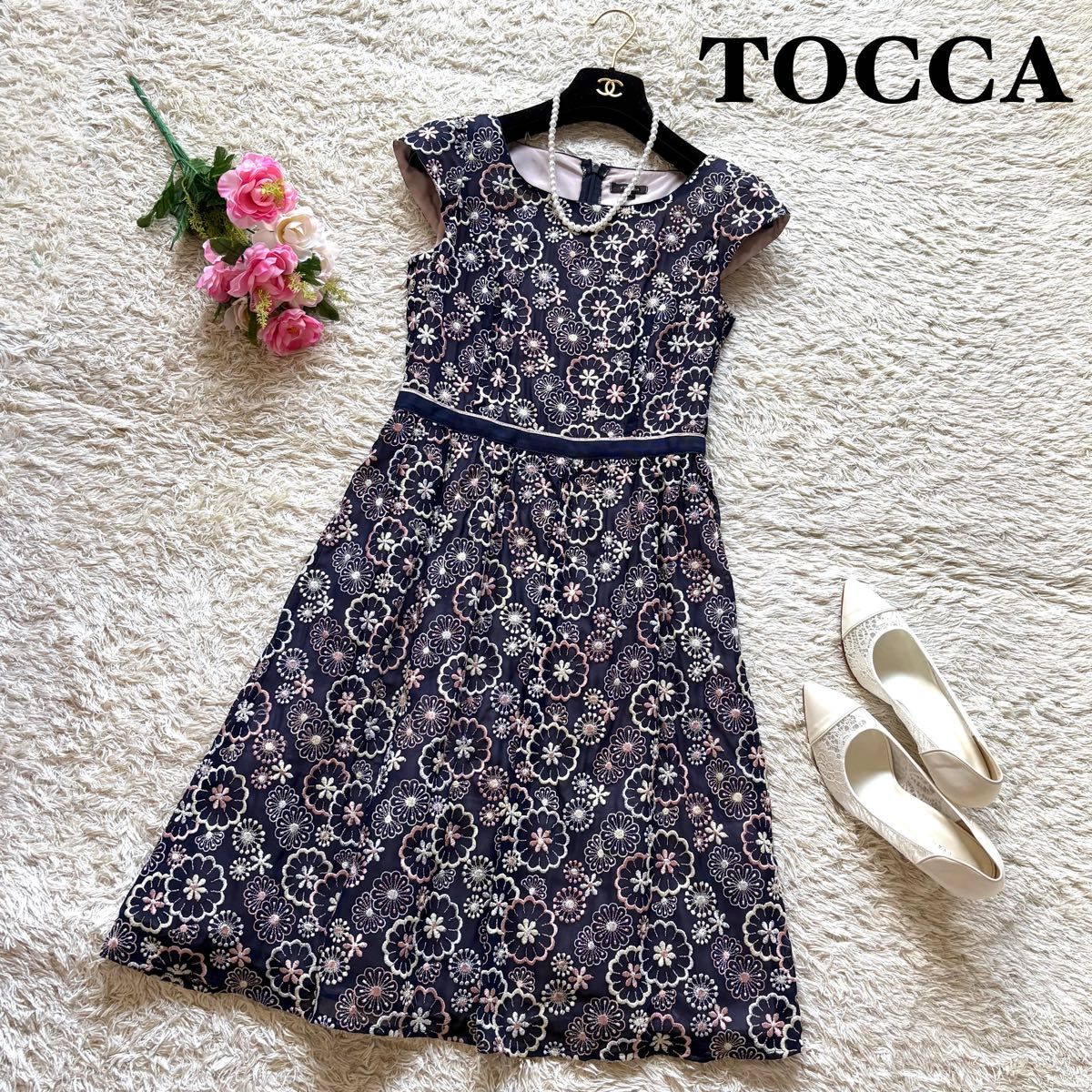 TOCCA トッカ 花柄刺繍ワンピース 総柄 キャップスリーブ フレア ネイビー