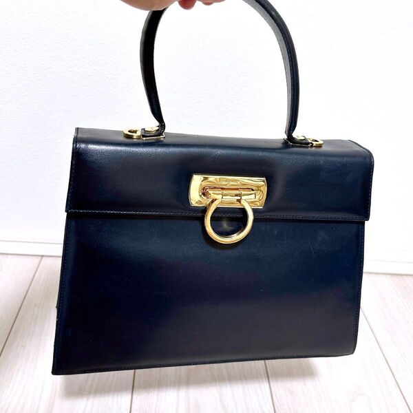 《美品》Ferragamo(フェラガモ)ハンドバッグ ガンチーニ