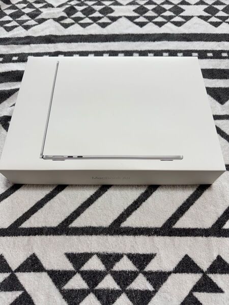 MacBook Air シルバーSSD256GB メモリ16GB10コアCPU 8コアGPU M4 13.6 2025年モデル