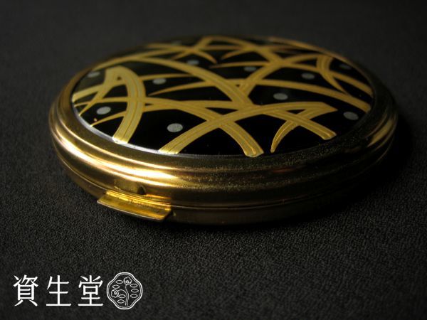 ヤフオク! -「資生堂 花椿 コンパクト」の落札相場・落札価格