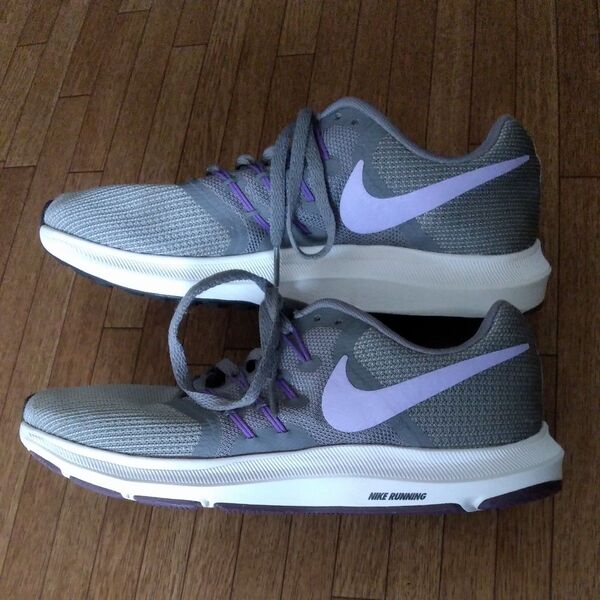 NIKE ランニングシューズ レディース グレー 24,5cm
