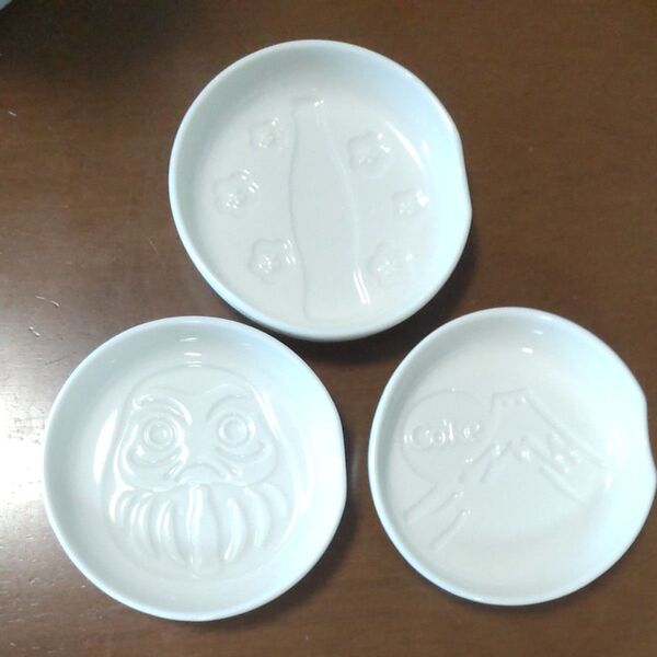 非売品 コカコーラ オリジナル 箸置きにもなる 縁起物たれ小皿(梅) (ダルマ)(富士山)3枚セット