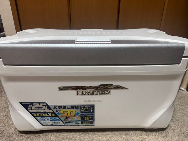 シマノ リミテッド クーラー 25L 三面