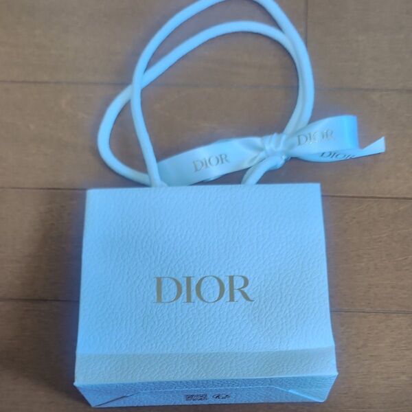 Dior ショッパー 紙袋 ギフト リボン付き
