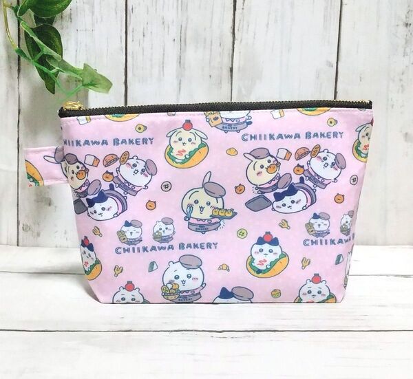しっかり ふっくら ファスナー 20cm. 通帳ケース コスメポーチ 小物入れ 多目的ポーチ ちいかわ ベーカリー柄 ピンク