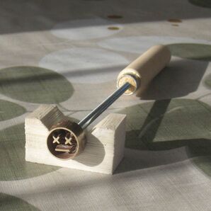 顔文字2 直火式焼き印です