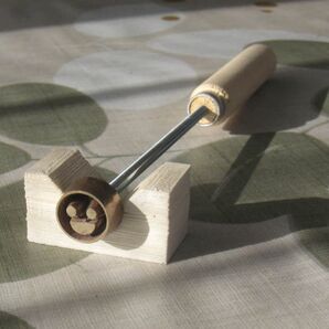 顔文字4の直火式焼印です。 直火式焼き印です