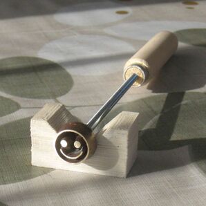 顔文字8 直火式焼き印です