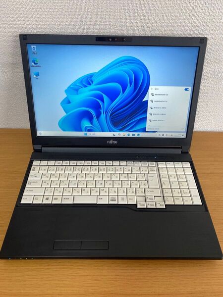 富士通ノートパソコン/i5-1145G7/SSD512GB/メモリ32GB/無線/カメラ