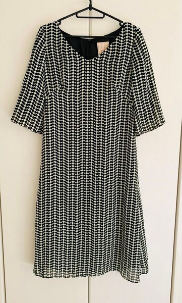 【美品】sybilla ロングワンピース 膝下丈 総柄 Vネック 七分袖 フレア
